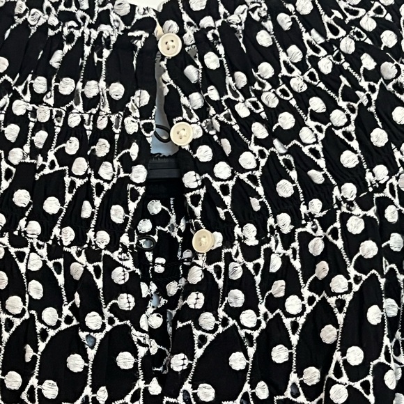 #44 LOFT • BLACK AND WHITE TOP • EMBROIDERED SMOCKED NECK - Picture 8 of 10